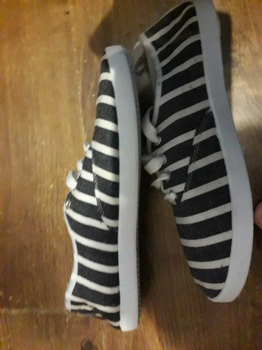 trampki w  paski