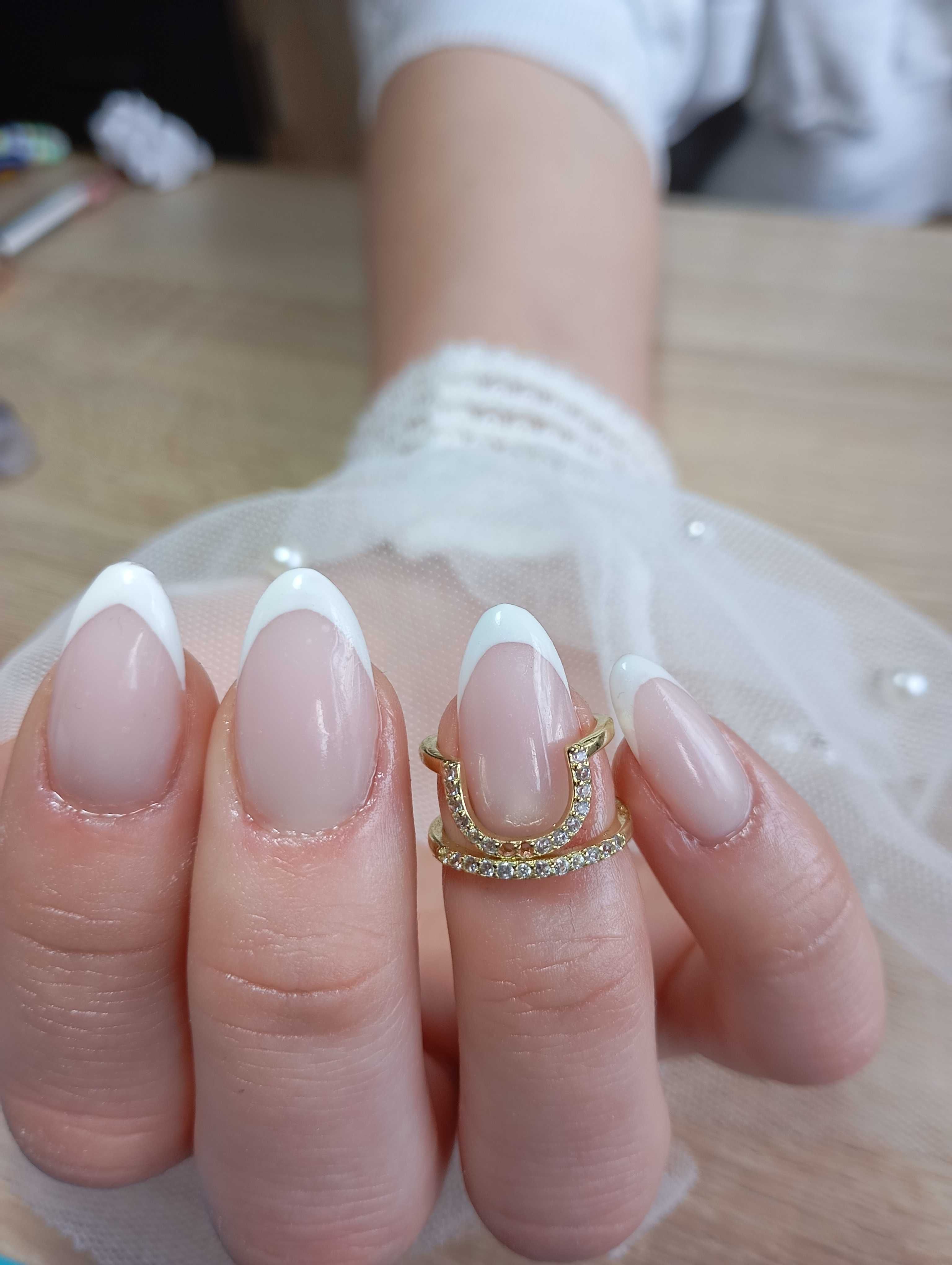 Manicure hybrydowy/ przedłużanie/ uzupełnienie