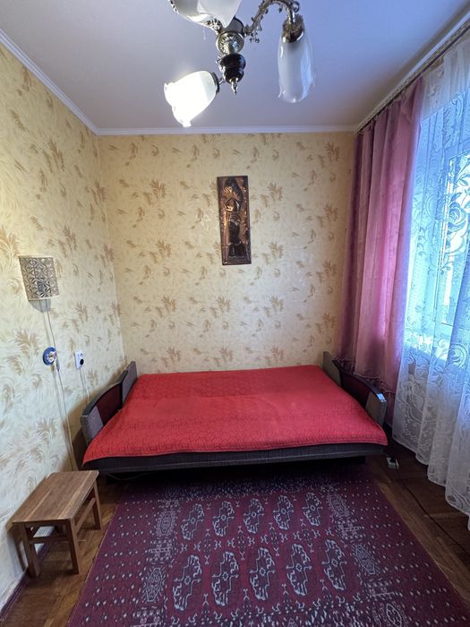 Оренда окремої кімнати для дівчини на Замості, Петроцентр. Варшавська