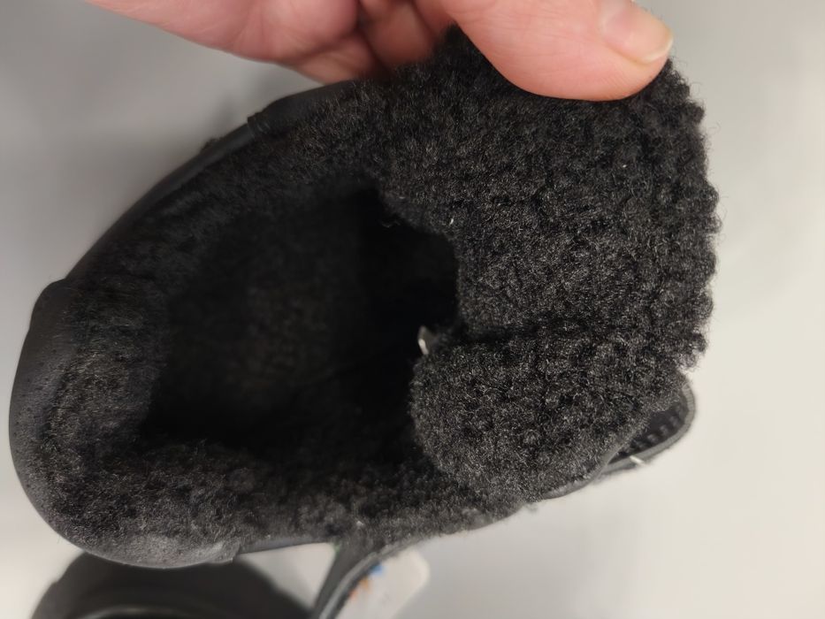 Зимові кросівки для дівчинки