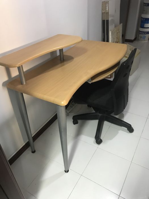 Secretária mais Cadeira