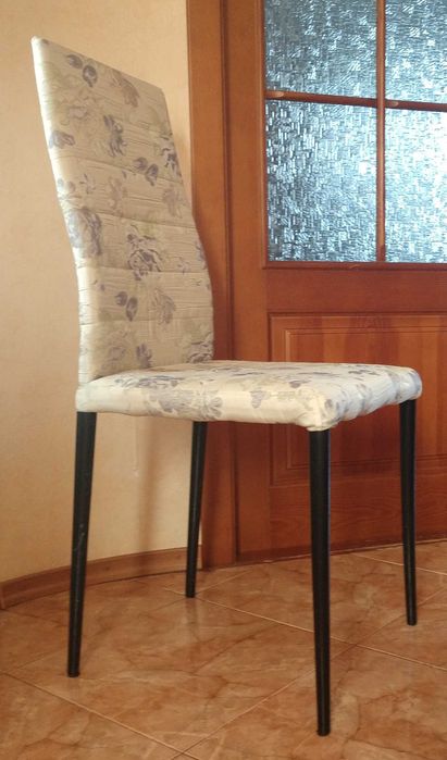 Стул для їдальні, кухні, різної конструкції