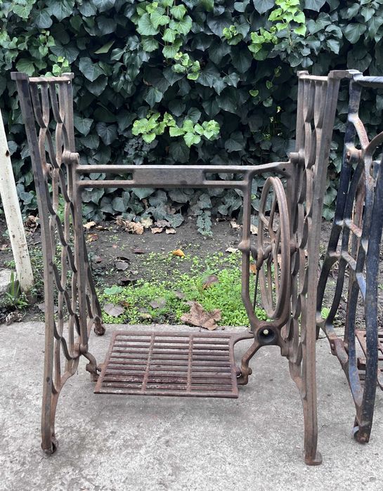 Станина, стол швейной машинки. Чугун