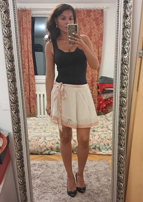 Krótka włoska letnia biała spódniczka Rinascimento rozm. M