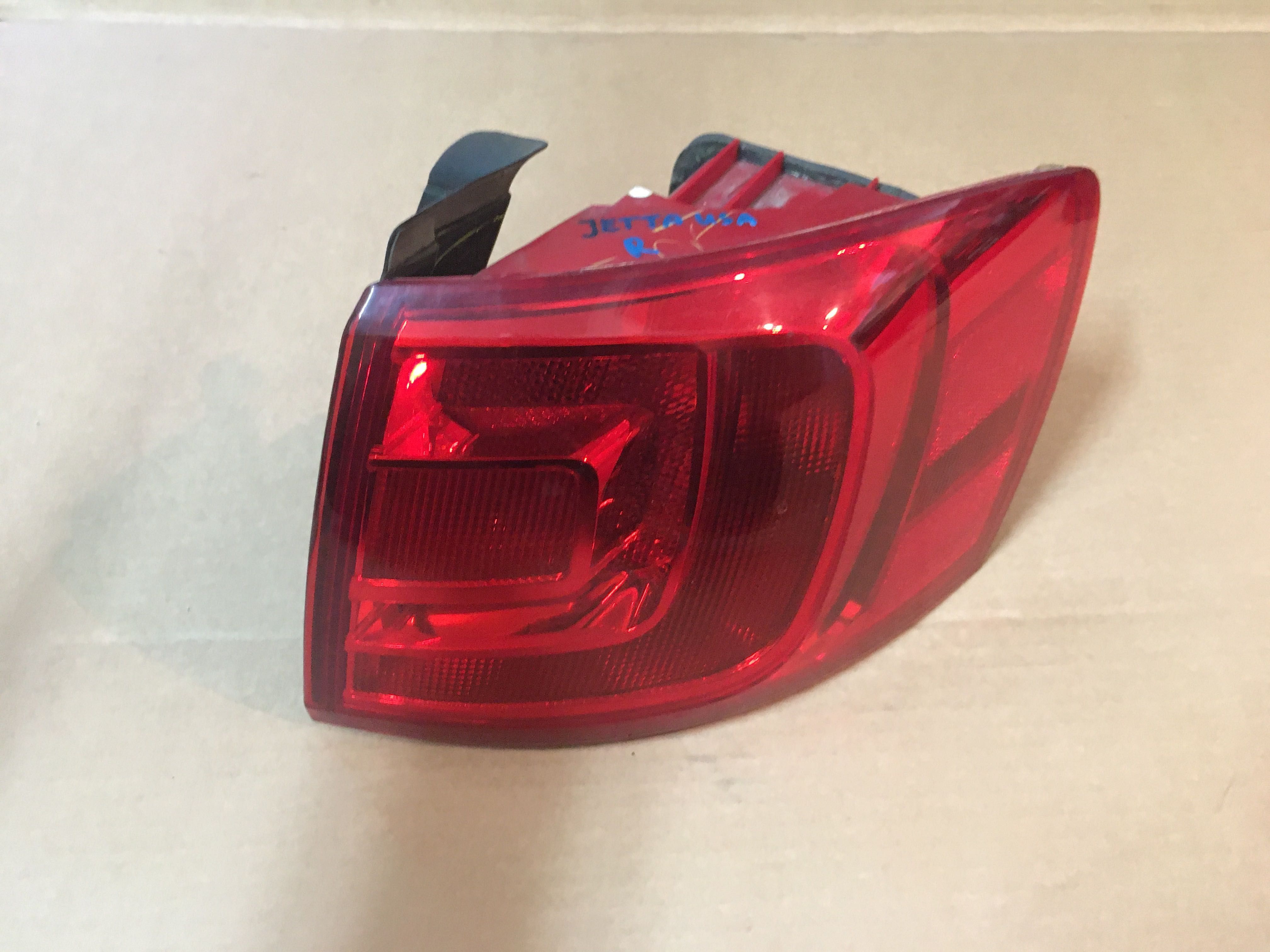 Lampa prawy tył vw jetta USA