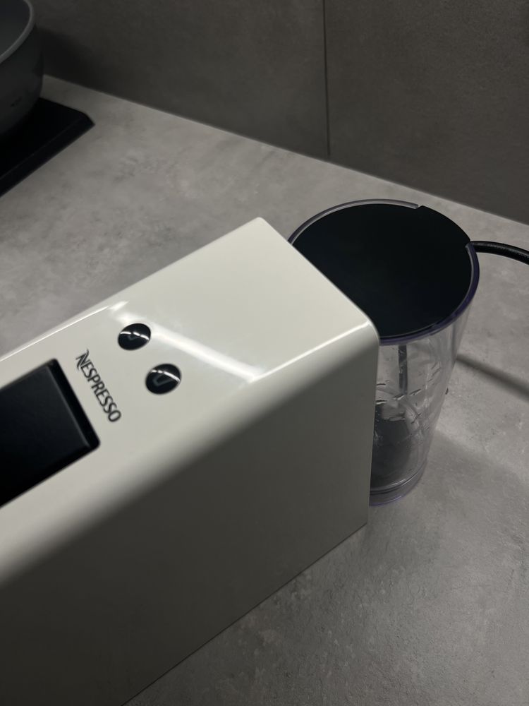 Ekspres KRUPS Nespresso Essenza Mini XN1101 Biały