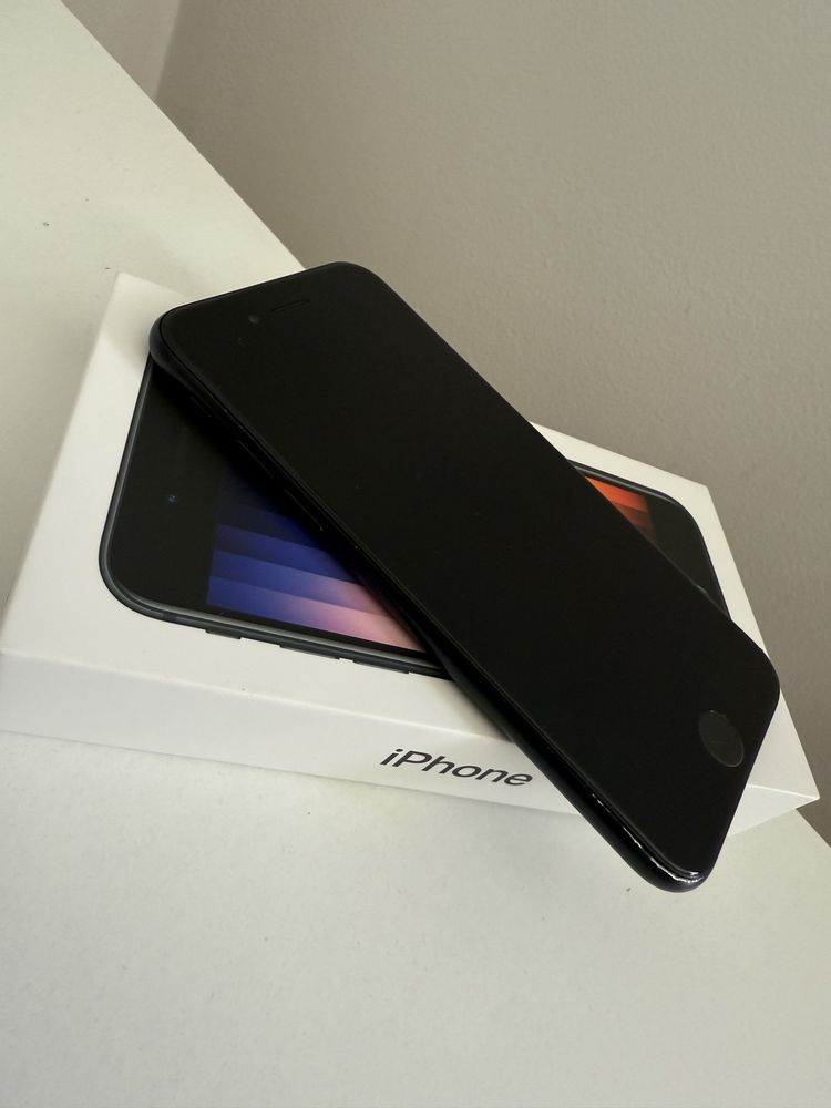 iPhone SE 3 Model 2022 Balck Bateria 100%