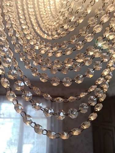 Люстра потолочная хрустальная на 5 лампочек.