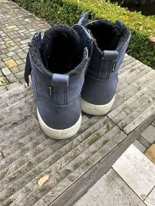 Продам  зимнюю детскую обувь ecco