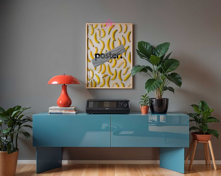 Plakat ,,Taped banna", zaklejony banan