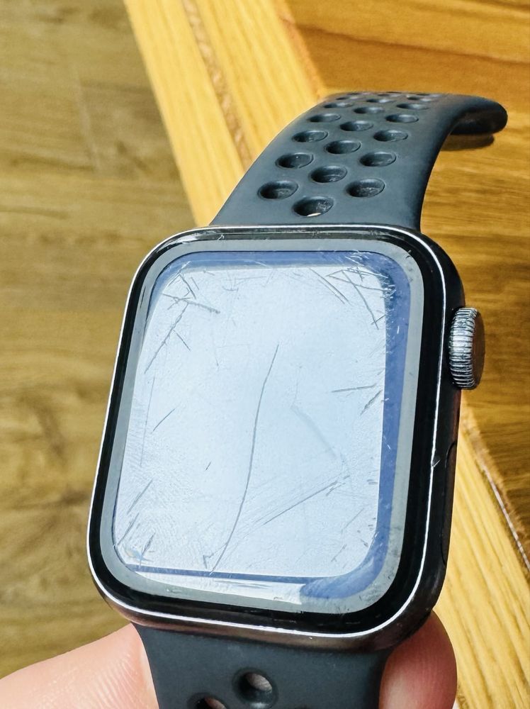 Apple Watch 6 Nike 40mm Space Gray