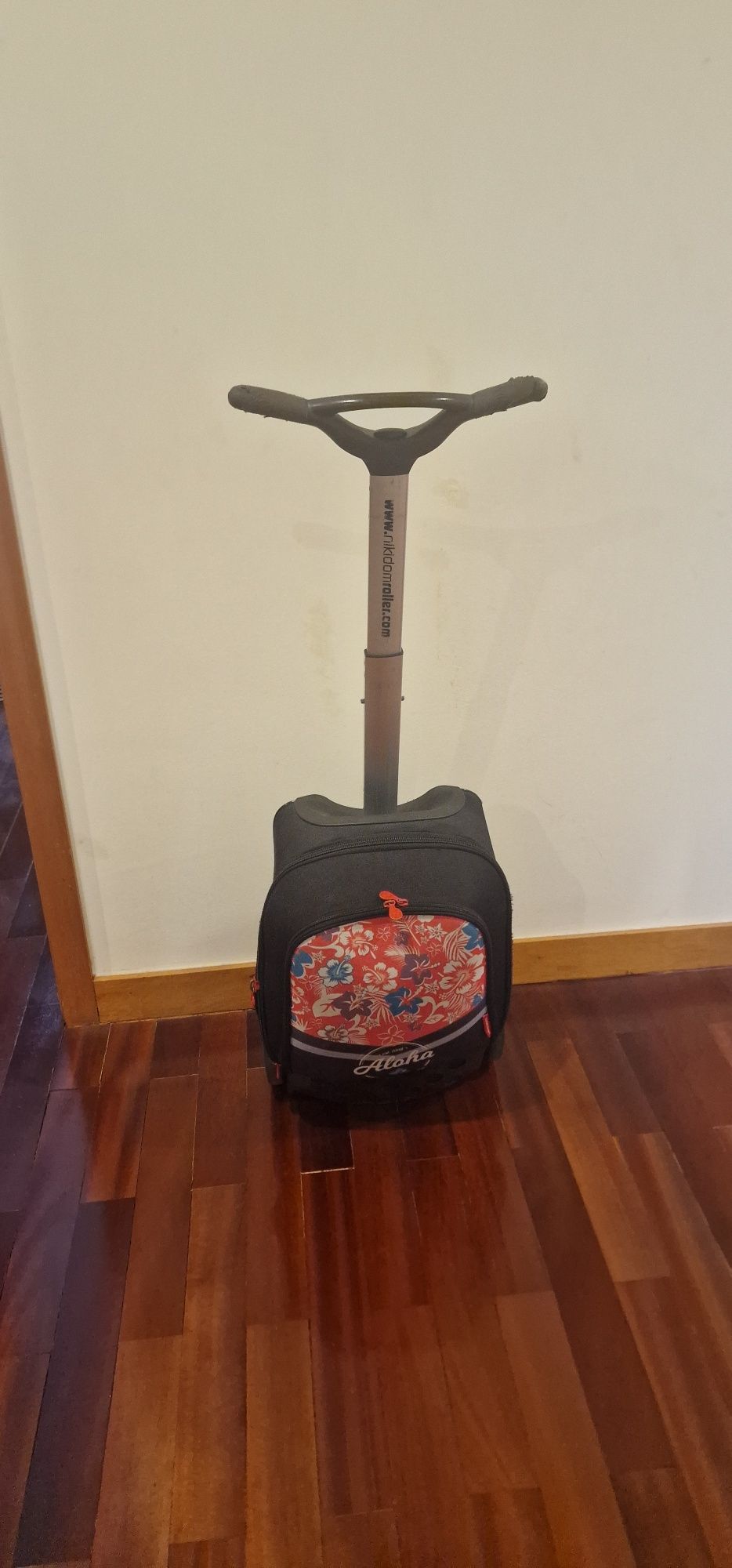 2 trolley nikkidom