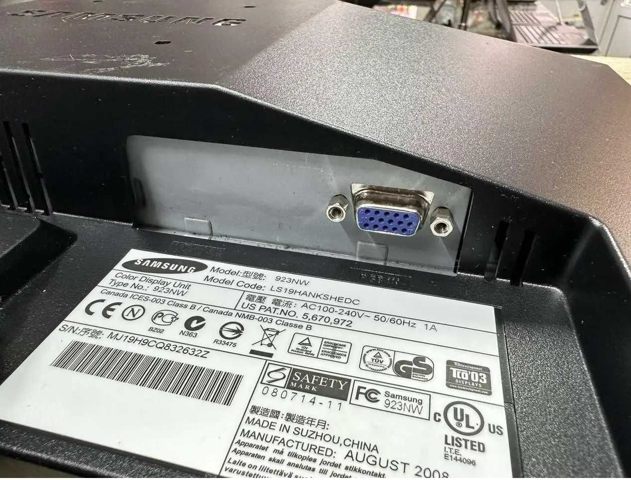 Тонкий, легкий, TFT монитор 19 дюймов – Samsung 923NW + кабели