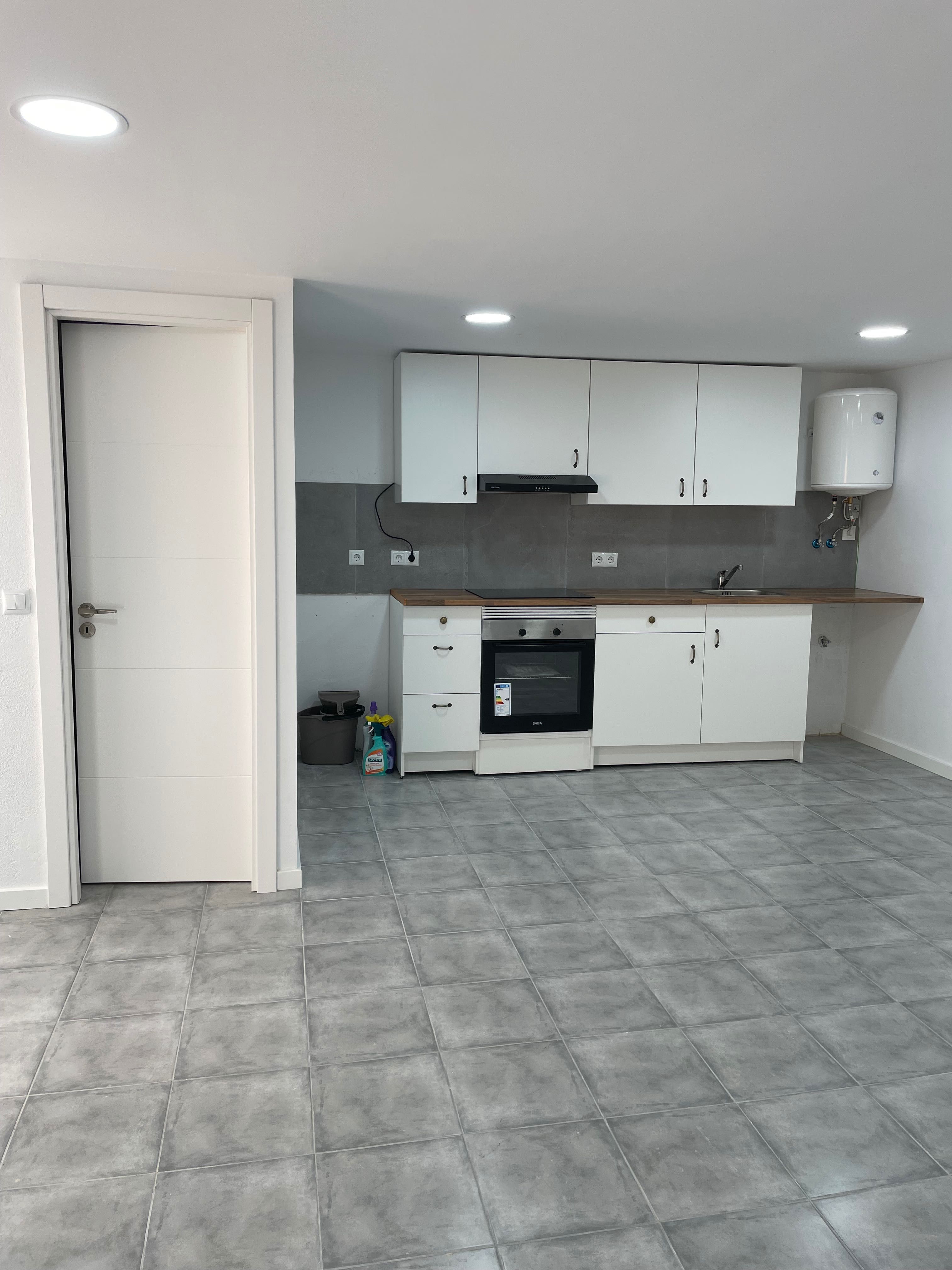 Apartamento T1 com quintal