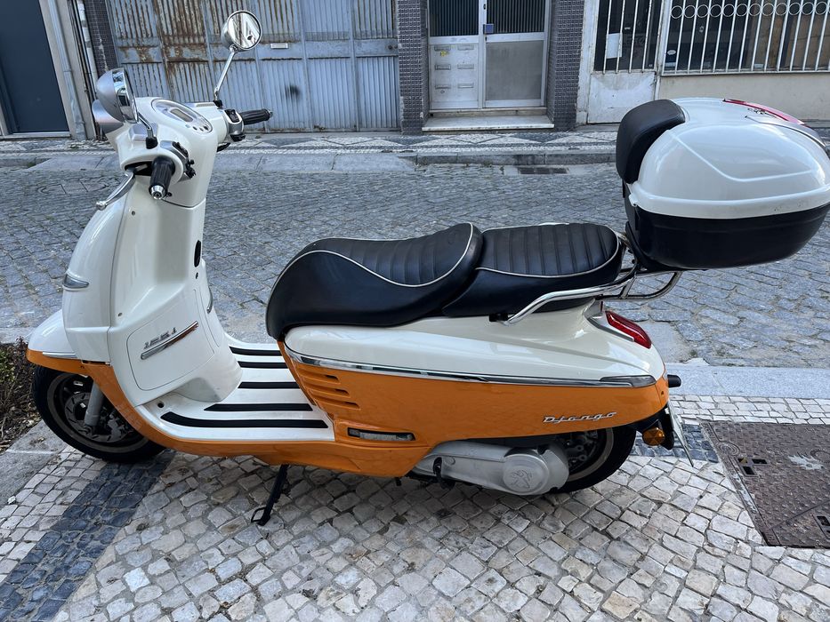 Scooter Peugeot Django