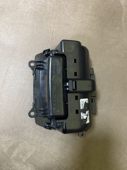 Штатна пепильниця BMW