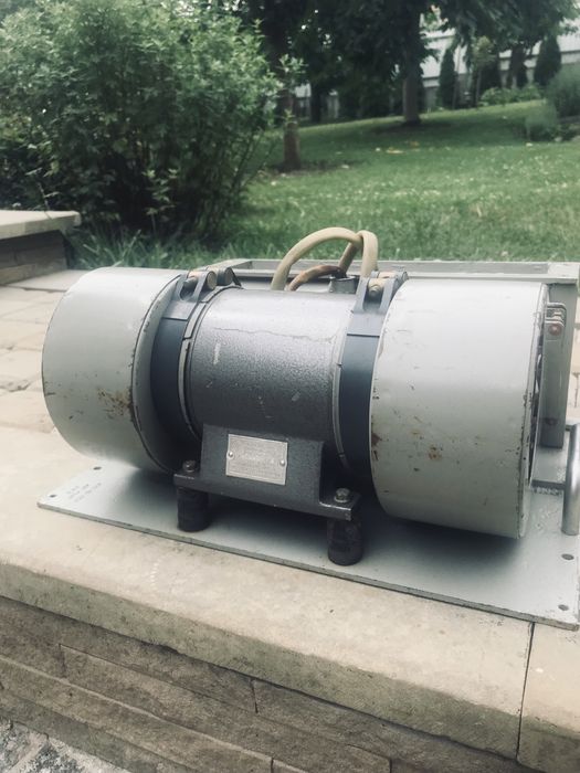 Двигатель трехфазный 2800 об/мин,  220/380