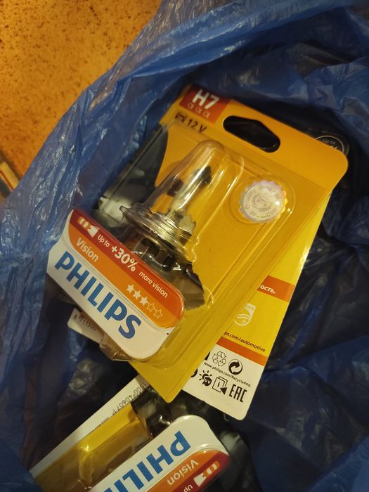 Лампы в фары на Пежо 206