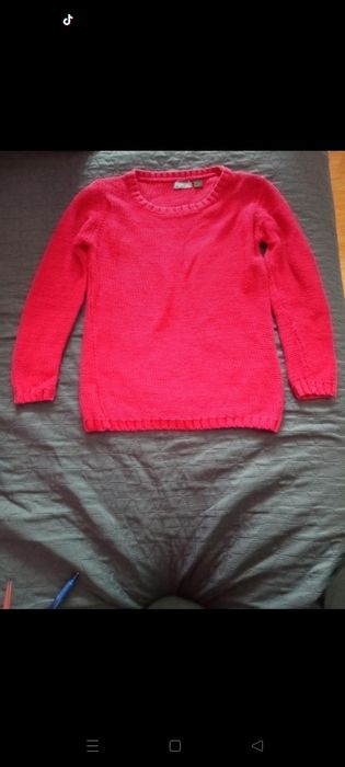 Ciepły sweterek dziewczęcy