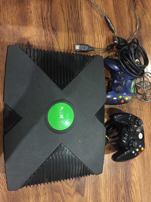 XBox Orig 80GB Много игры Два джойстика