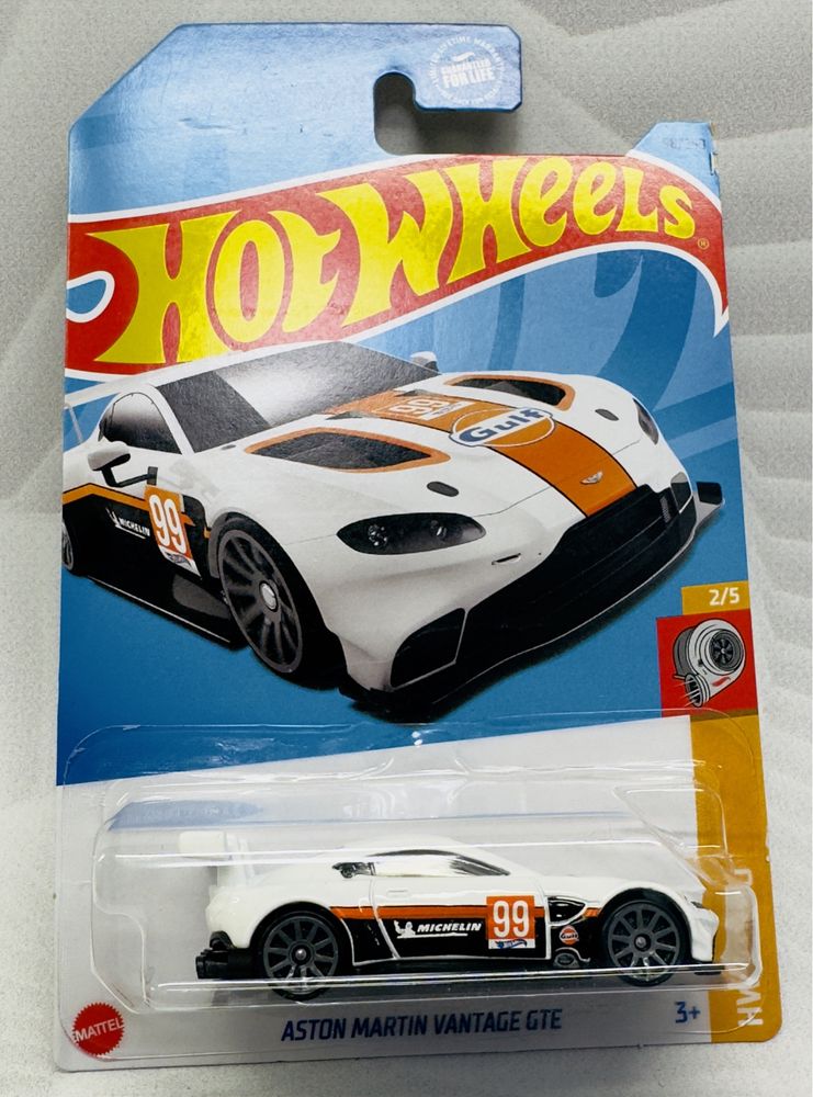 Колекційна машинка Хот Вілс Hot Wheels Aston Martin Vantage GTE