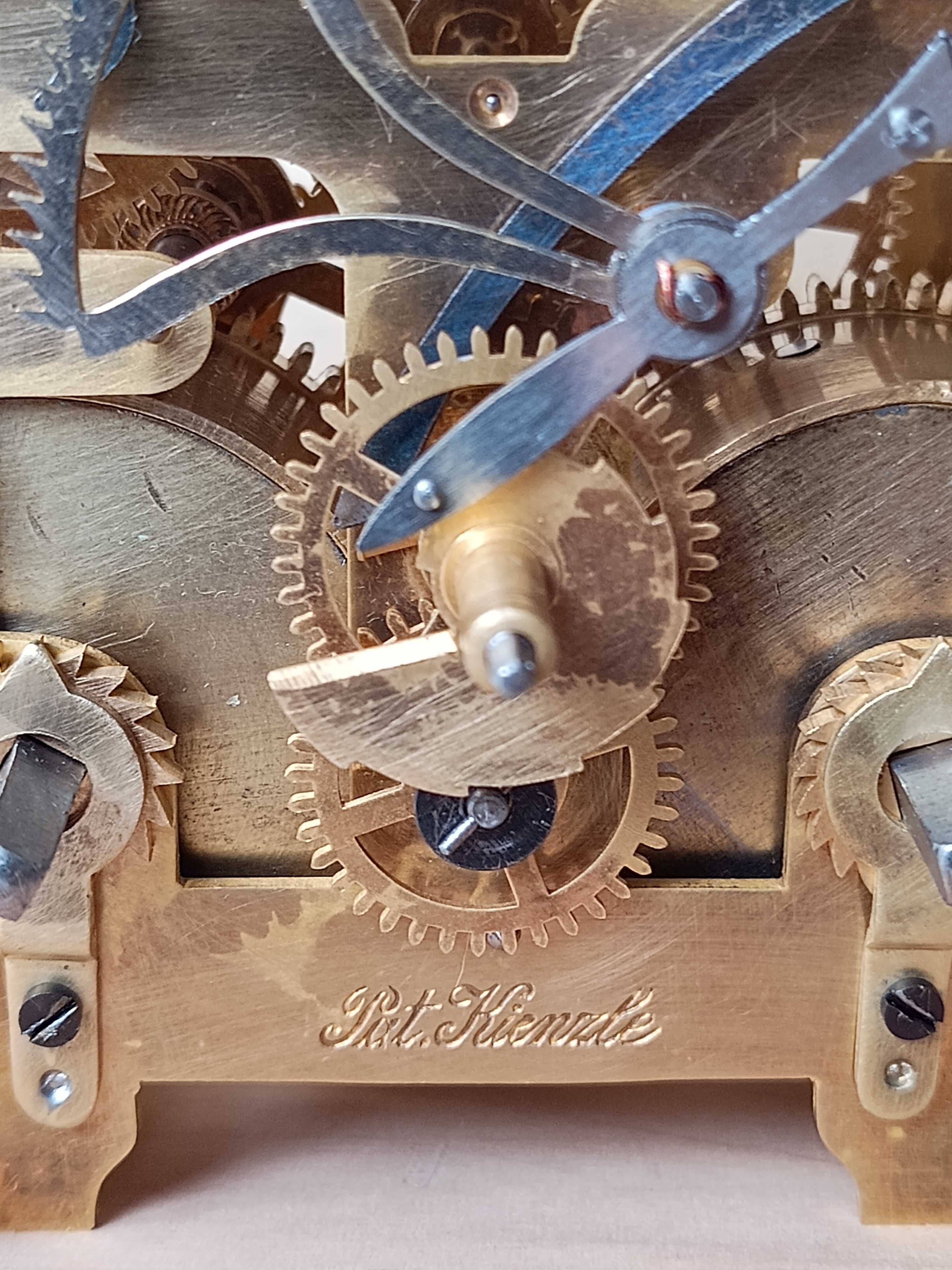 Mechanizm starego zegara 4 młotki