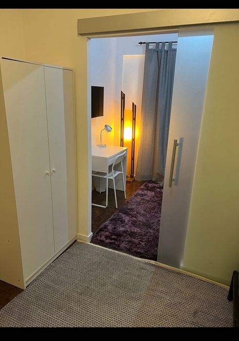 Quarto com sala e varanda em Benfica