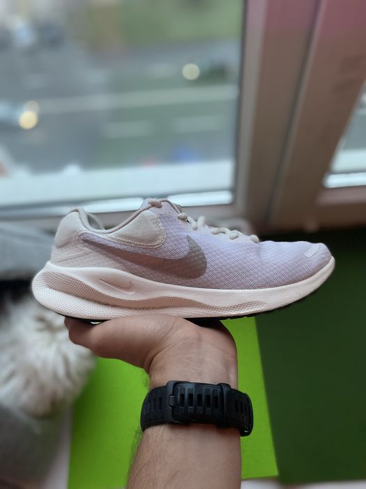 Кросівки жіночі NIKE Revolution 7