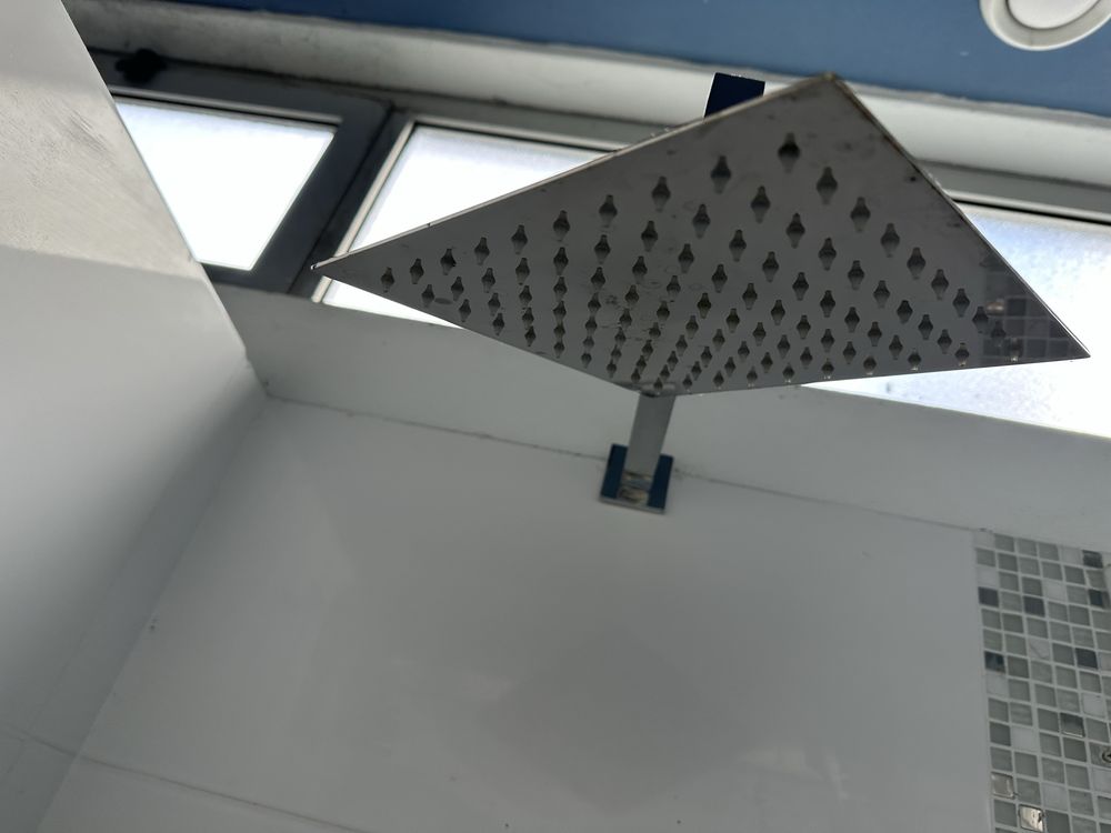 Chuveiro inox quadrado com braço de parede UBANHO (desde 10€)