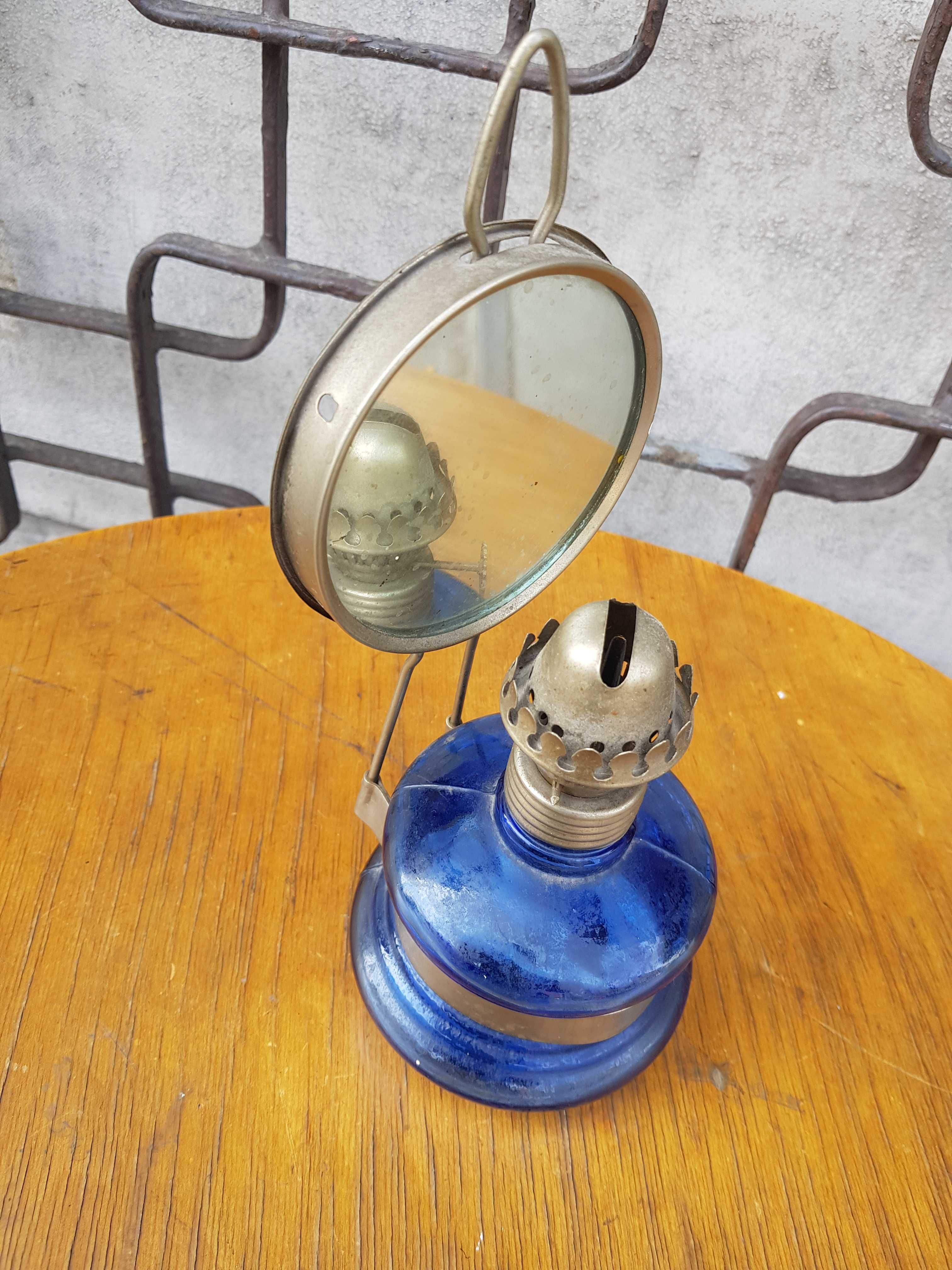 Stara lampka naftowa niebieska