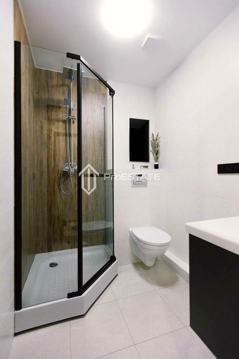 Киев        Ревуцкого ул., 54