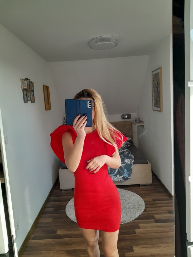 Sukienka czerwona wesele mini sexy bufiaste rękawy podkreślająca s m