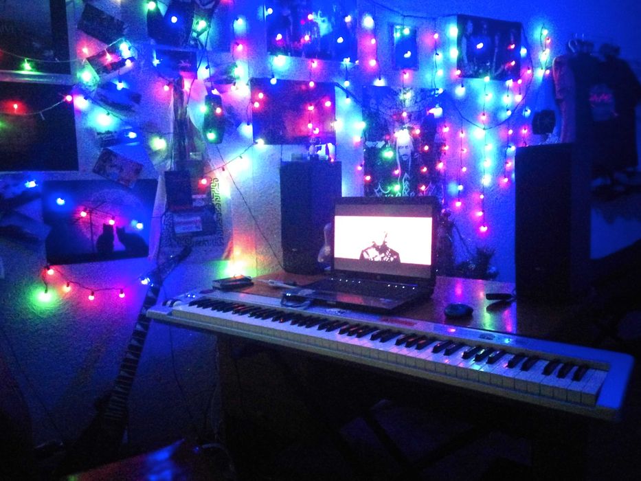 Гірлянди вогники: кристали (синя), шторка кульки (3 кольори)