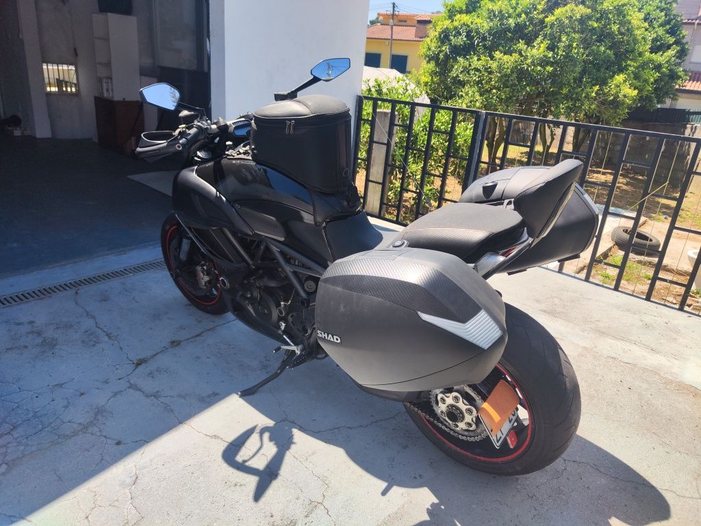 Ducati Diavel   top