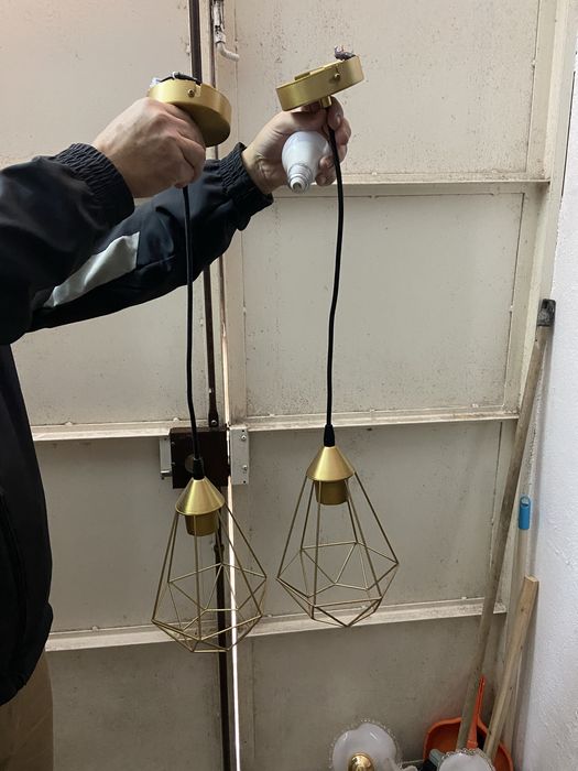 Dois camdeeiros modernos do leroy merlin