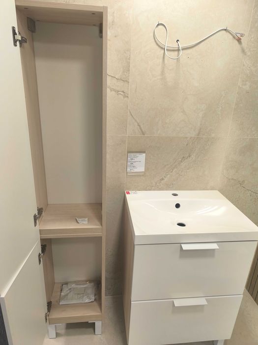 Szafka łazienkowa wysoka pasująca do umywalki- produkt poekspozycyjny