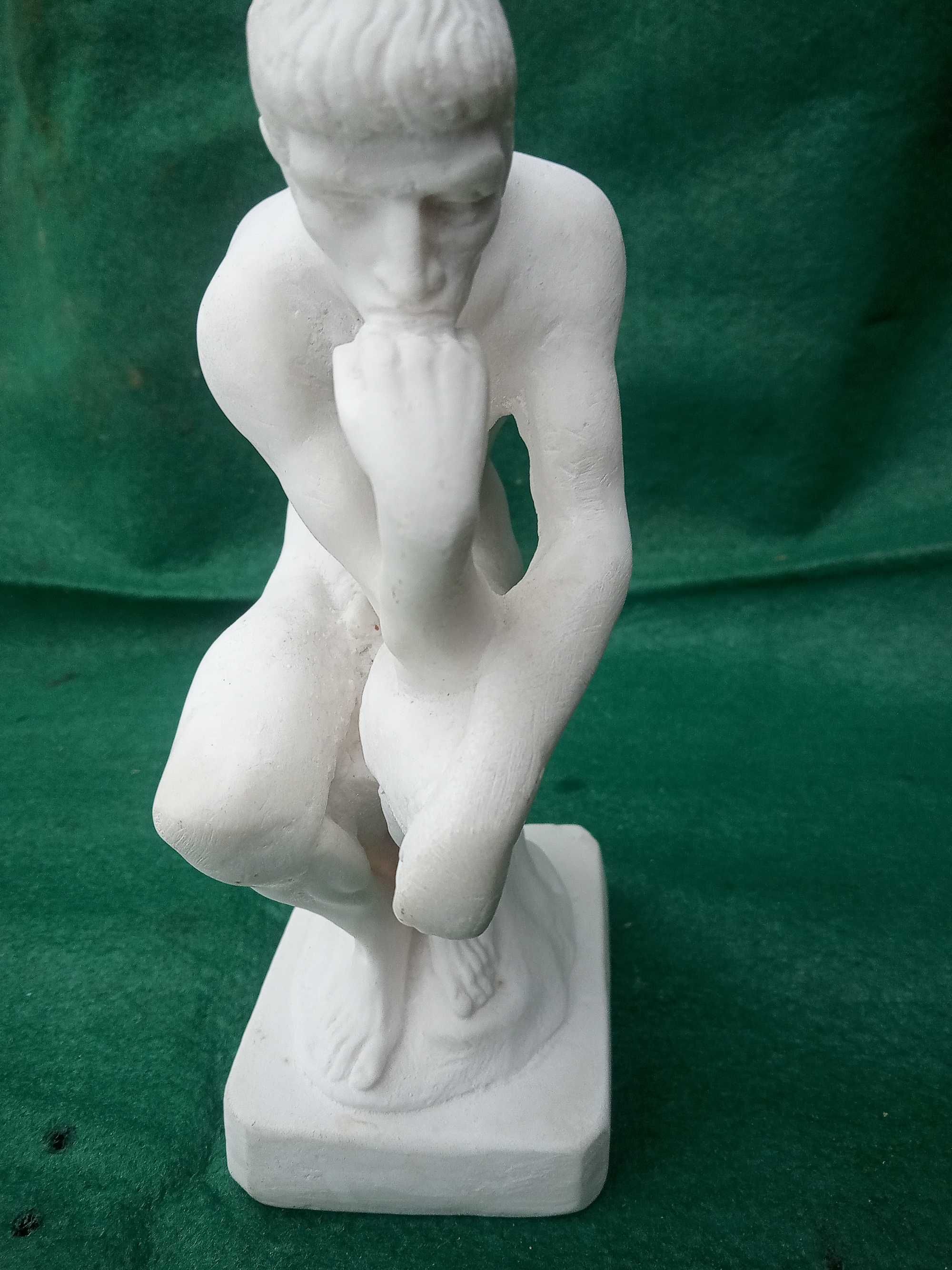 Rzeżba figura Myśliciel kopia z żywicy Augustine Rodin 20 cm