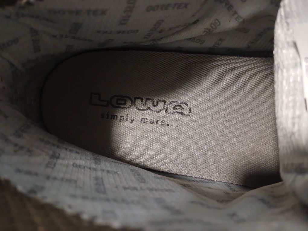 Продам черевики,берци. Lowa Zephyr.