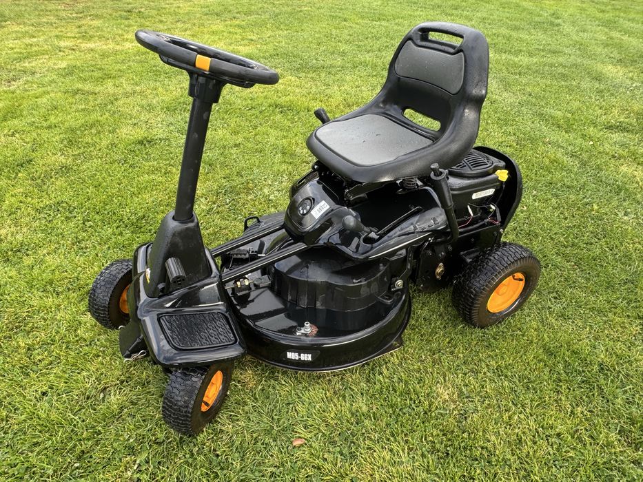 Ciągniczek do koszenia trawy McCULLOCH