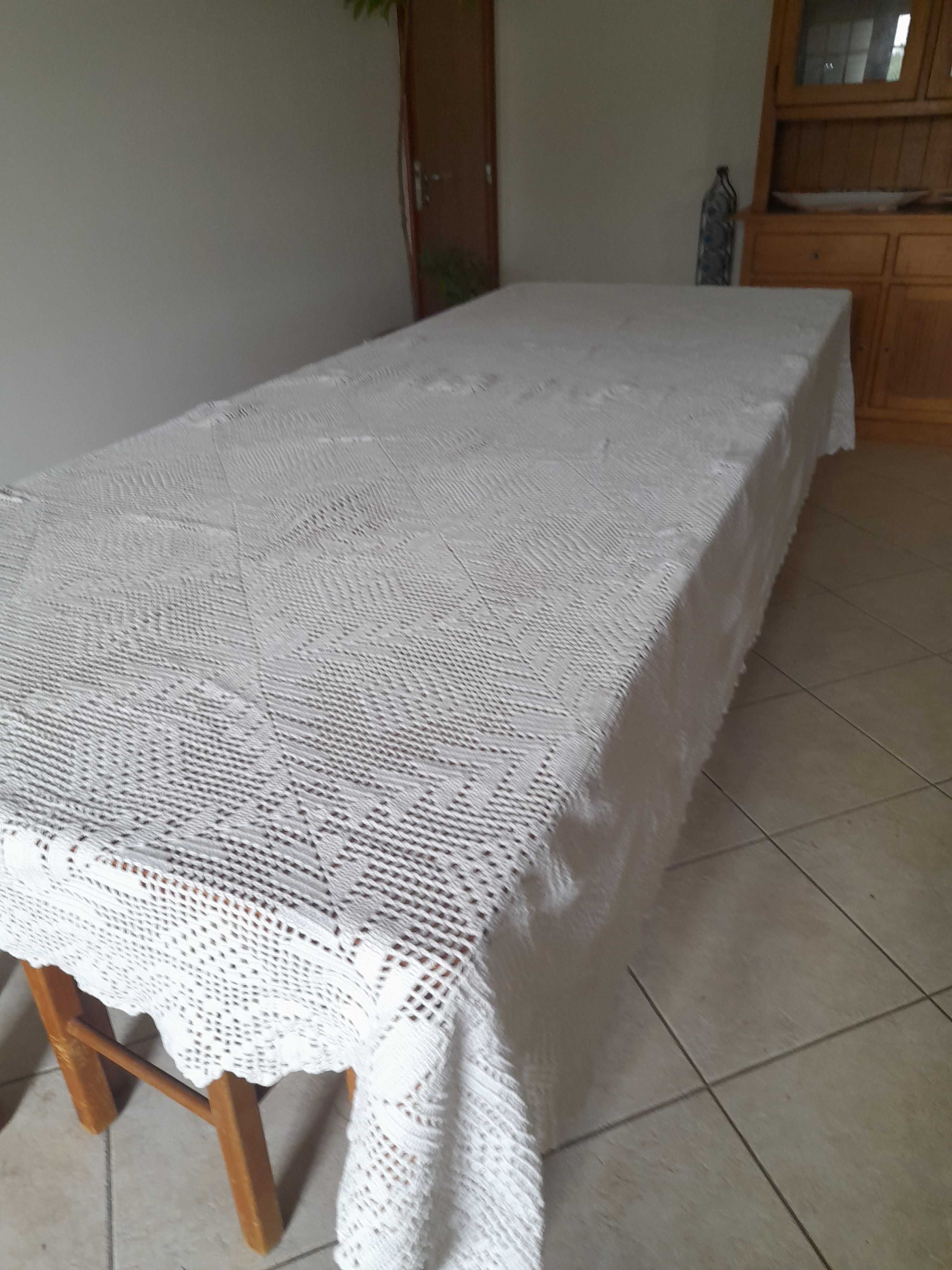 Toalha de renda mesa 2,80x1,70 antiga bem conservada