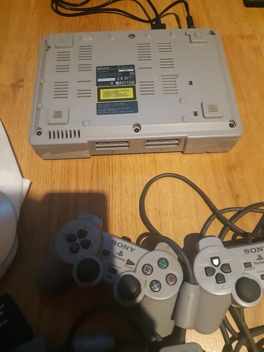 PlayStation 1 + 3 pady