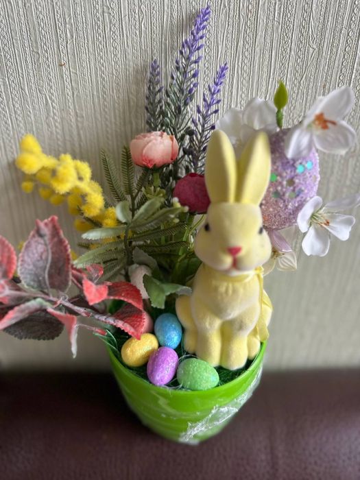 Прикраса ручної роботи для дому до Великодня з зайчиком