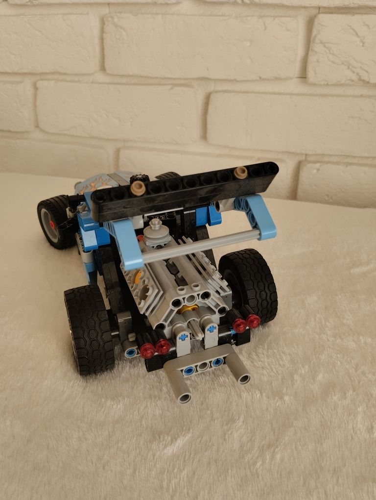 LEGO Technic 42022 auto