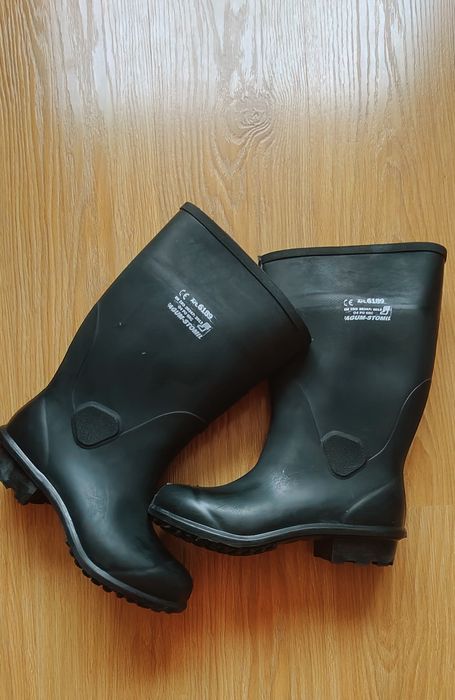 Nowe Czarne  gumowce nr.44