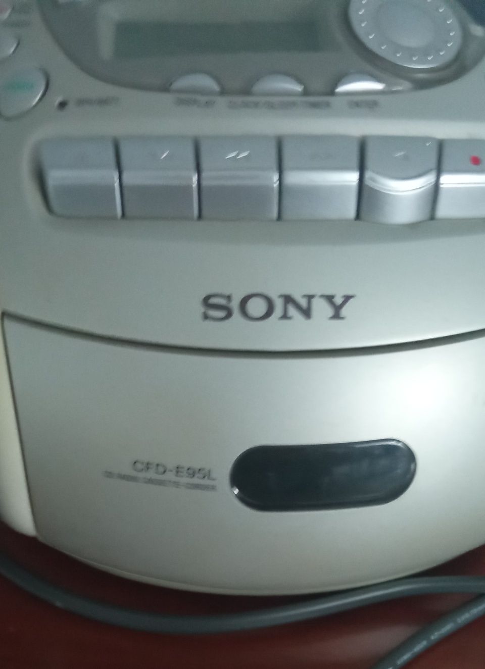 magnetofon kasetowy Sony CFD-E95L z radiem CD.