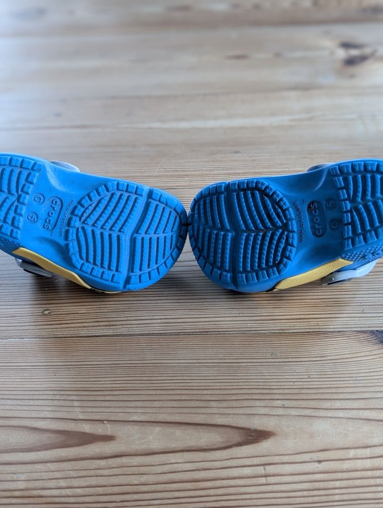 Crocs  Minionki rozmiar C5 EU 20-21