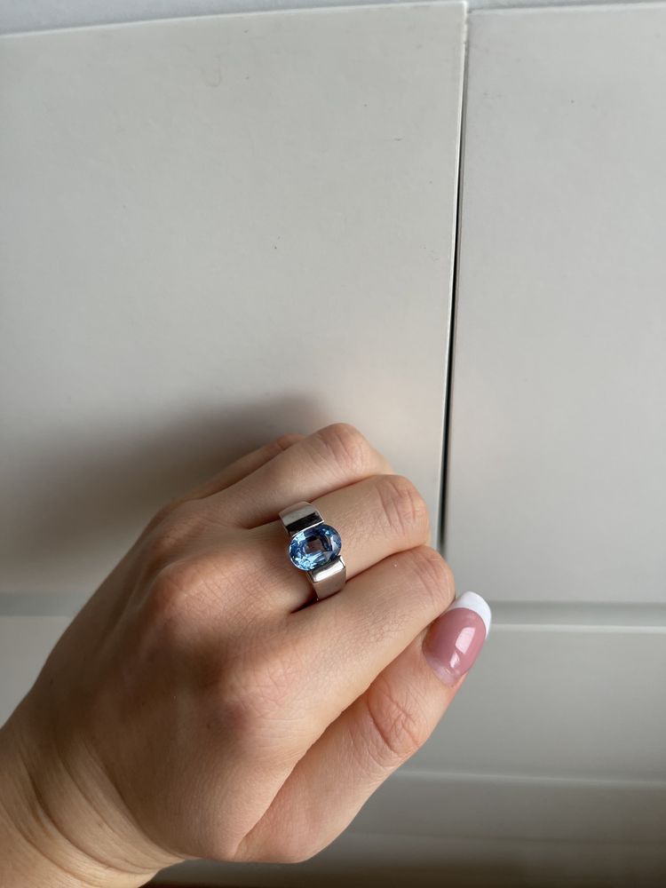 Piękny pierścionek niebieski topaz syntetyczny kamień r 15.5