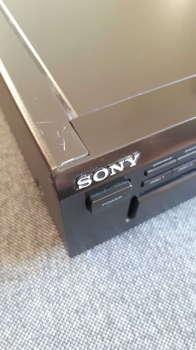 Odtwarzacz płyt CD Sony CDP-CE305