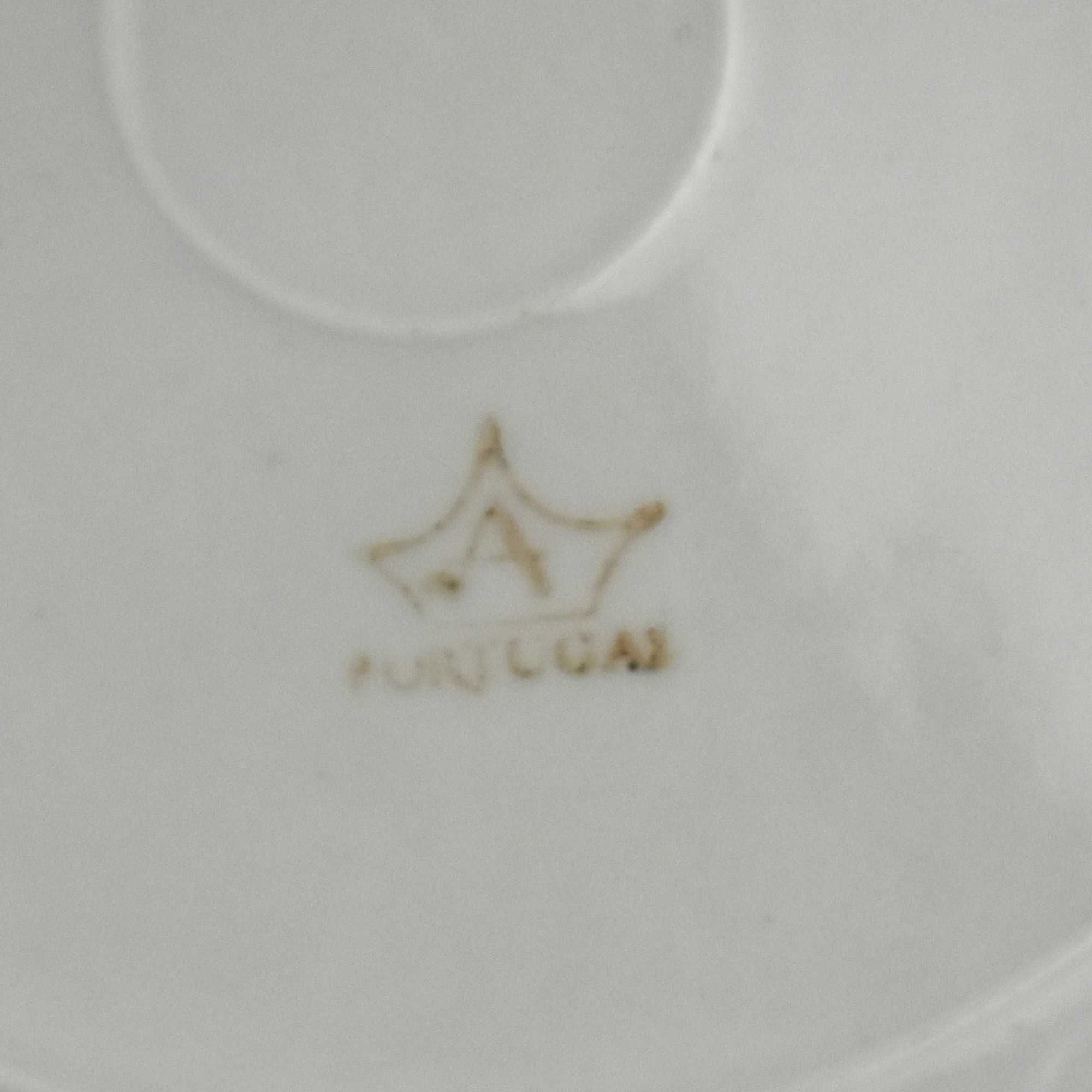 Prato porcelana Artibus com publicidade do hotel “HE”