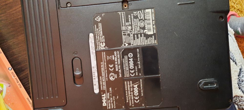 Продам  ноутбук  Dell (нерабочий]